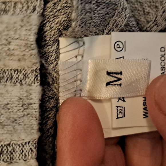 CUTE/CUTE/CUTE Top - Picture 4 of 4